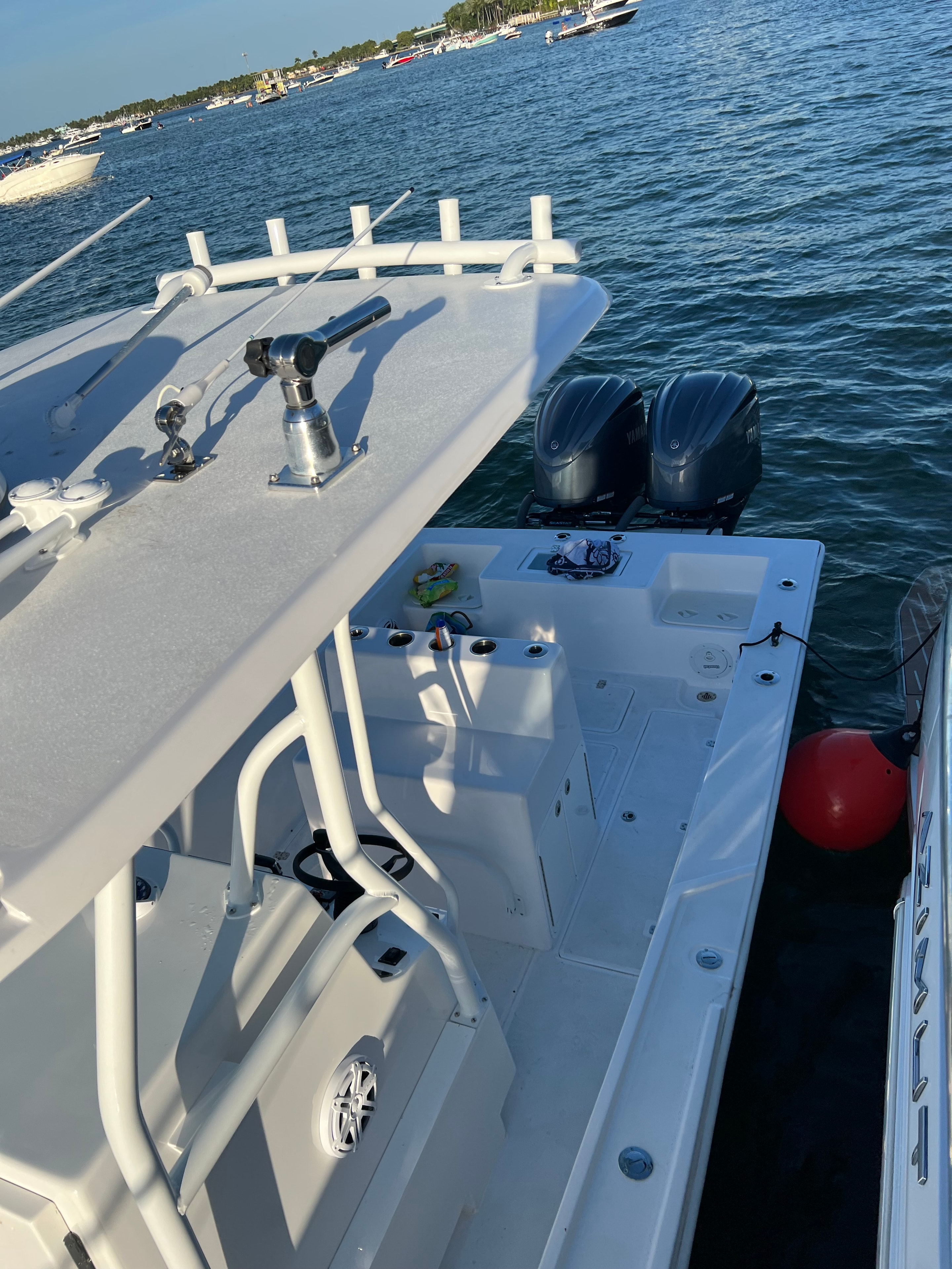 Captain fishing offshore aboard the Mako 30ft Center Console Miami