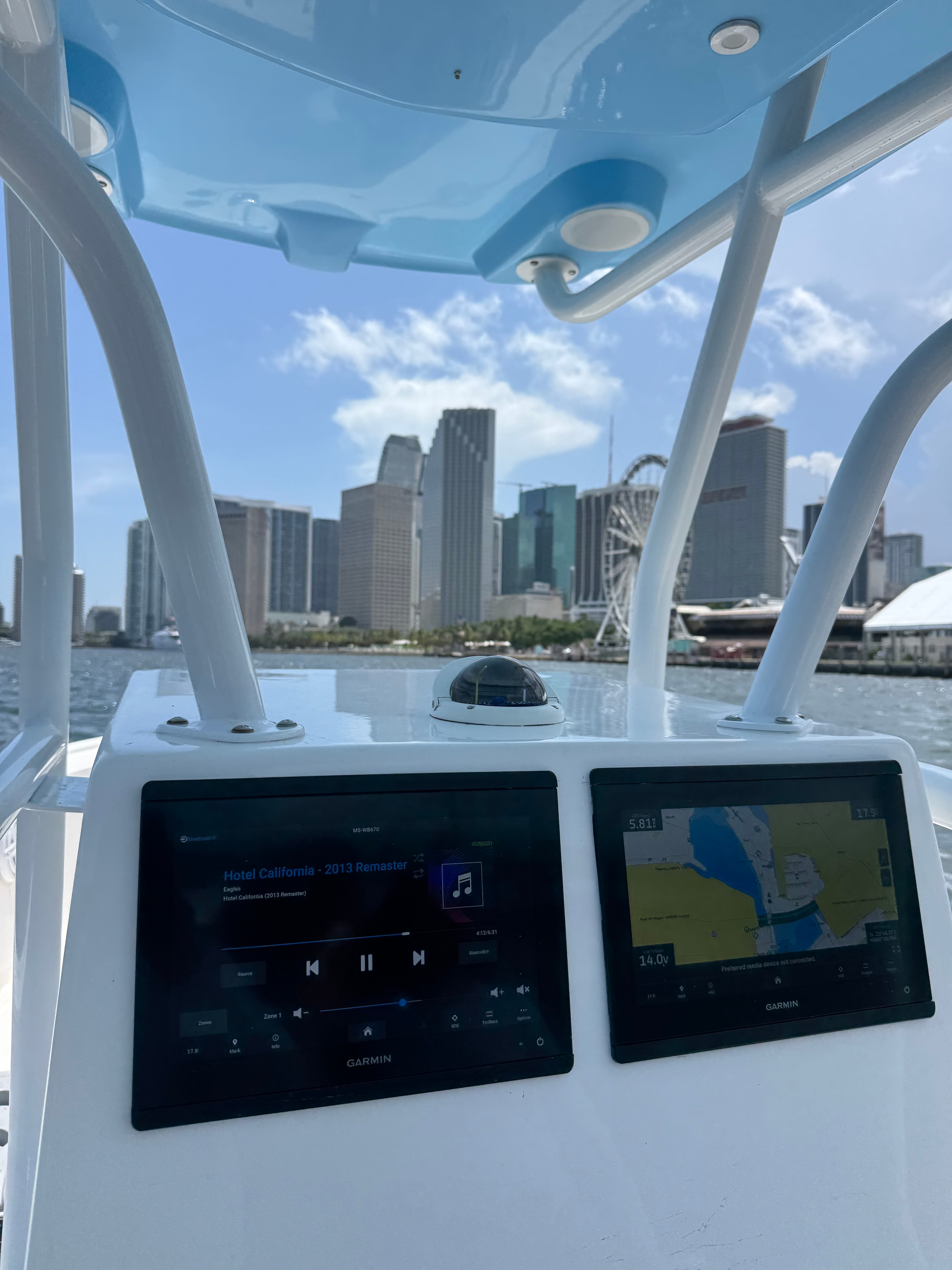 Mako 30ft stern view showing dual Yamaha 300 V6 outboard engines