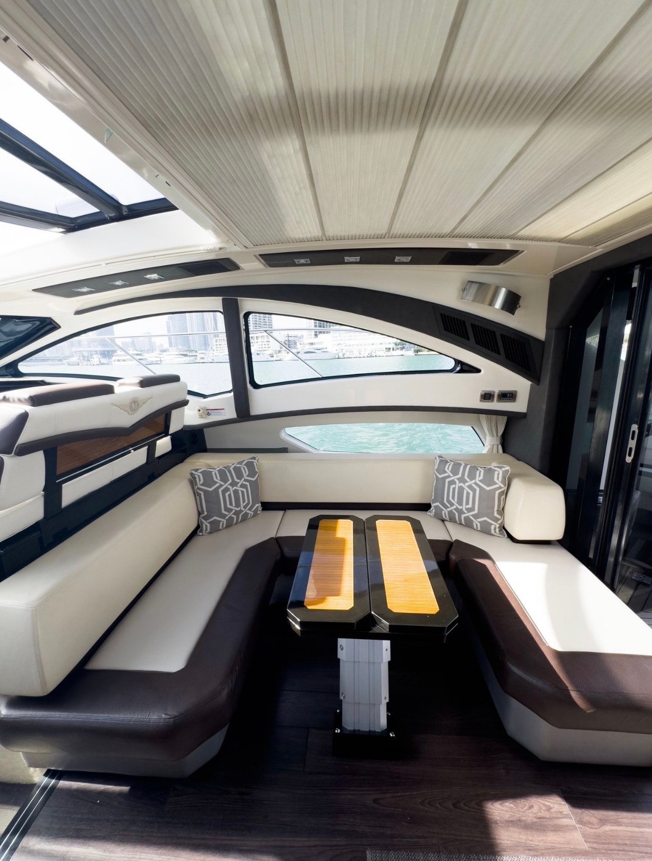 Marquis Sport Coupe 42ft salon lounge seating area