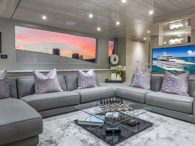 115FT HORIZON NIRVANA — outdoor dining deck